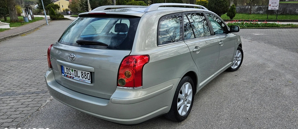 Toyota Avensis cena 15999 przebieg: 195236, rok produkcji 2005 z Wysokie Mazowieckie małe 211